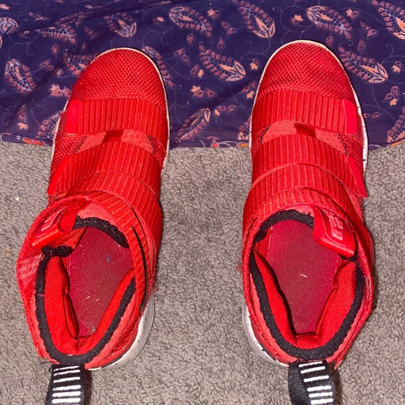 Size 7 - Nike LeBron Soldier 11 University Red 2017 - Picture 3 of 8